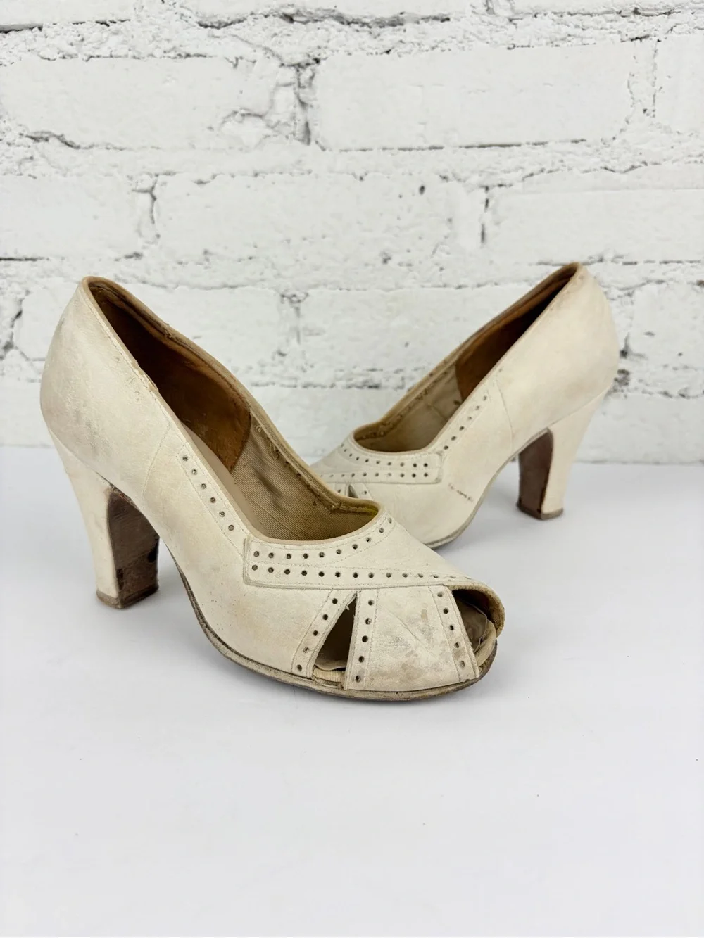 VTG 30s 40s Jacqueline Wohl Cream Vintage Peep Toe Cutout Heels