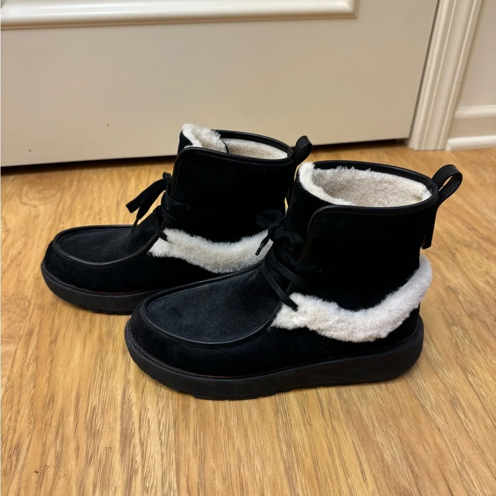 Fitflop Nyssa Genuine Shearling Chukka Boot in Black