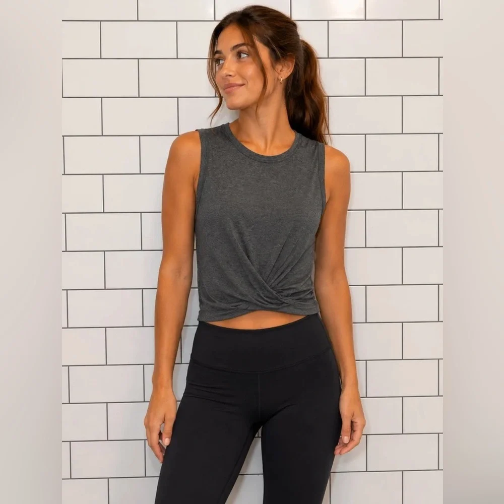 Alo Yoga in Anthracite Heather Top