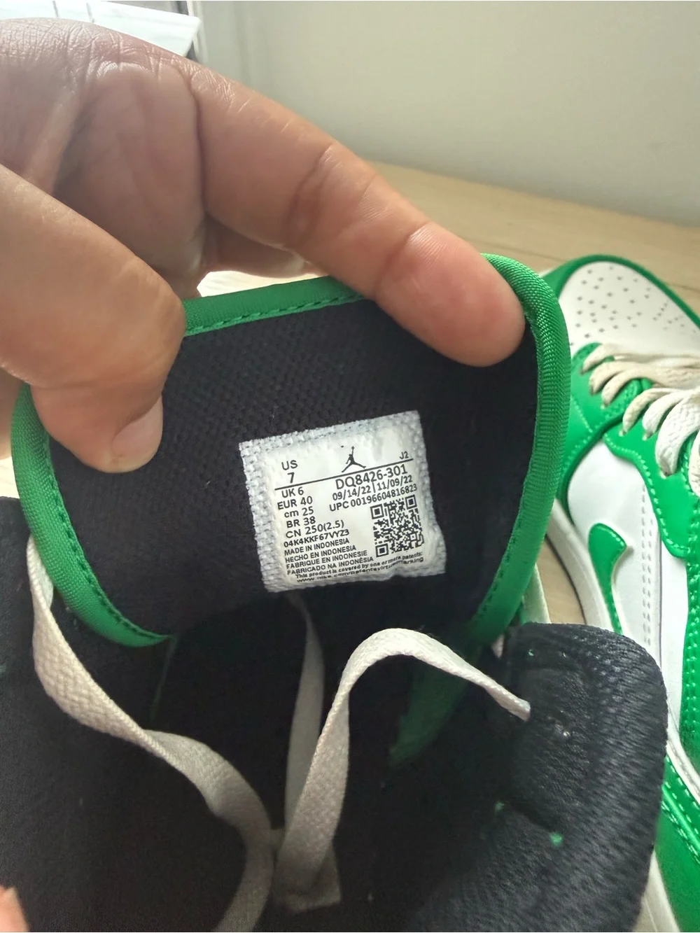 Nike bold green