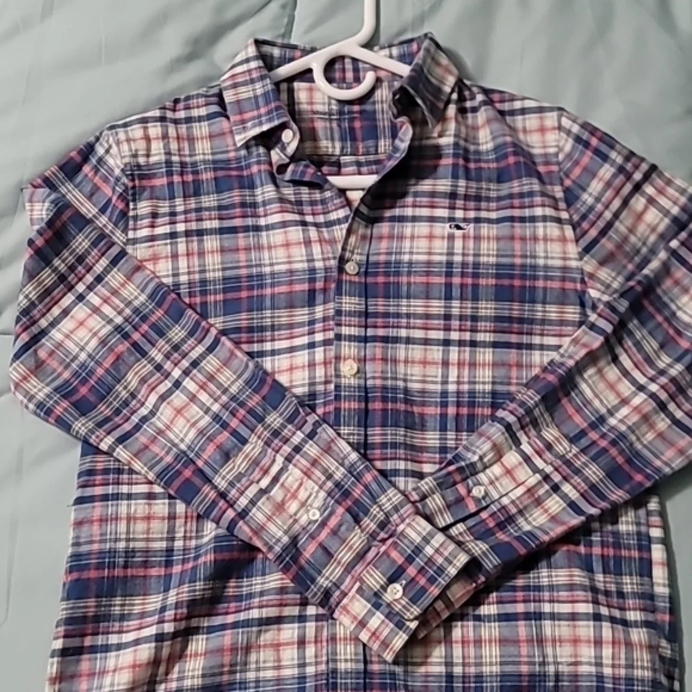 Vineyard Vines white used shirt