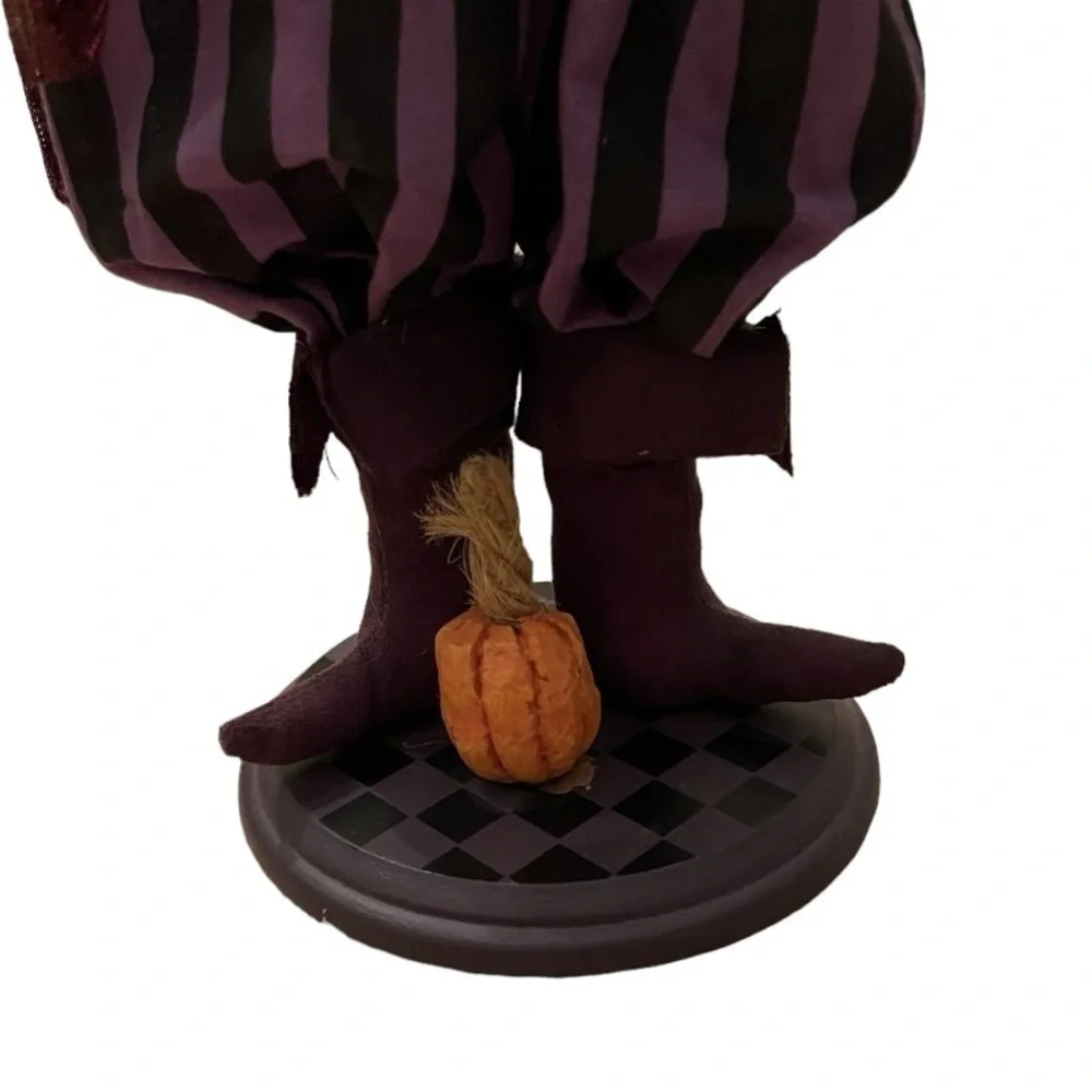 Department 56 figurine art