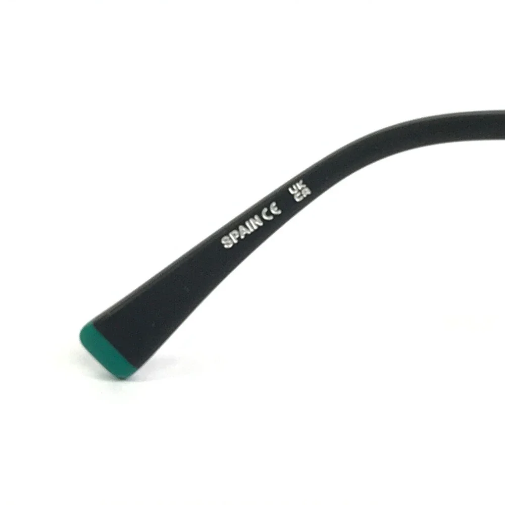 Etnia Barcelona general additionally