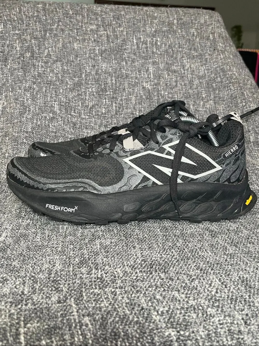 New Balance Fresh Foam X Hierro v8 Mens 10.5 Black Trail Running Shoes MTHIERK8