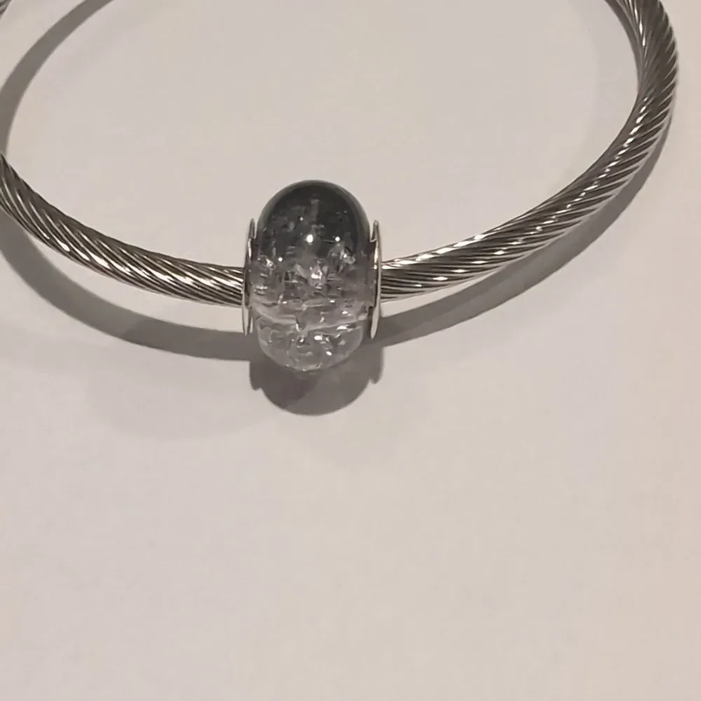 Silver‎ Black and White 