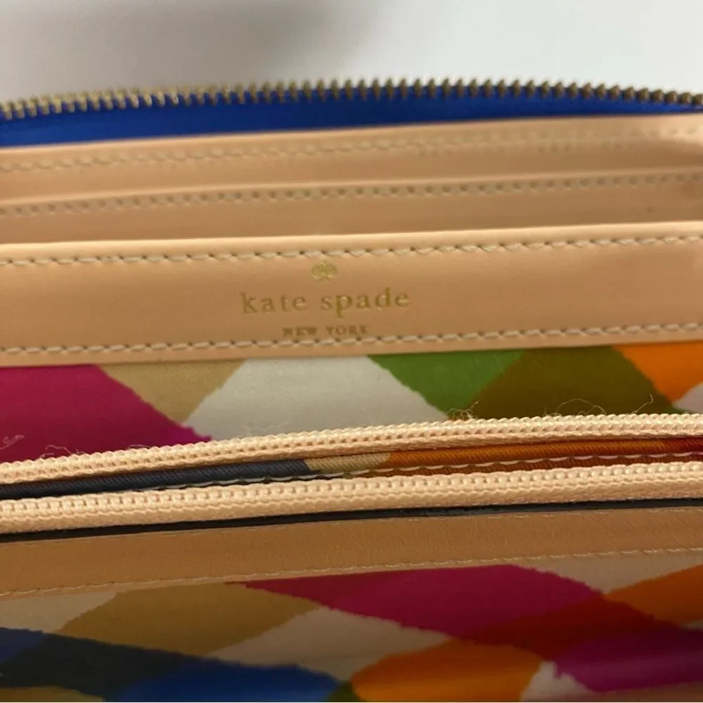 kate spade wallet features