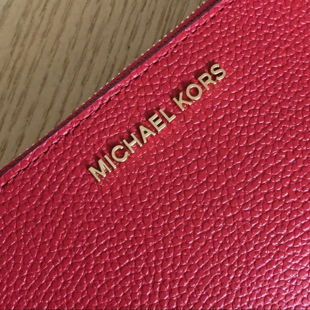 Michael Kors inches zippered key