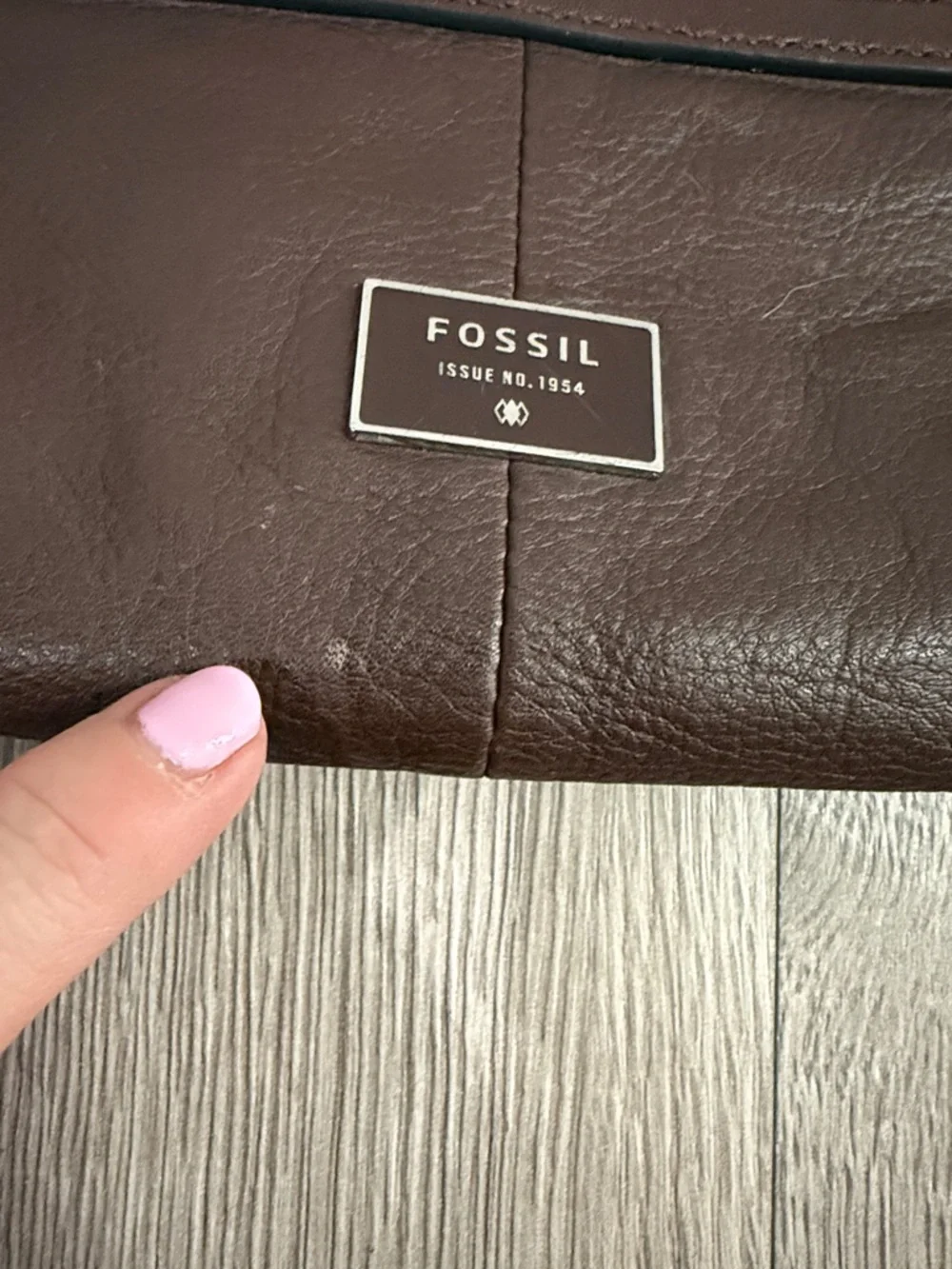 Fossil compact leather