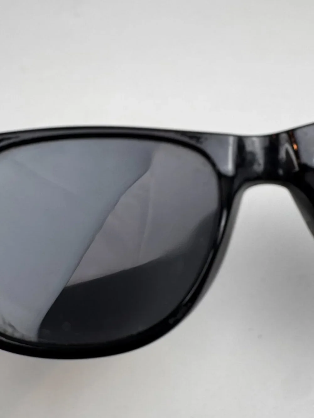 N/A black wayfarer