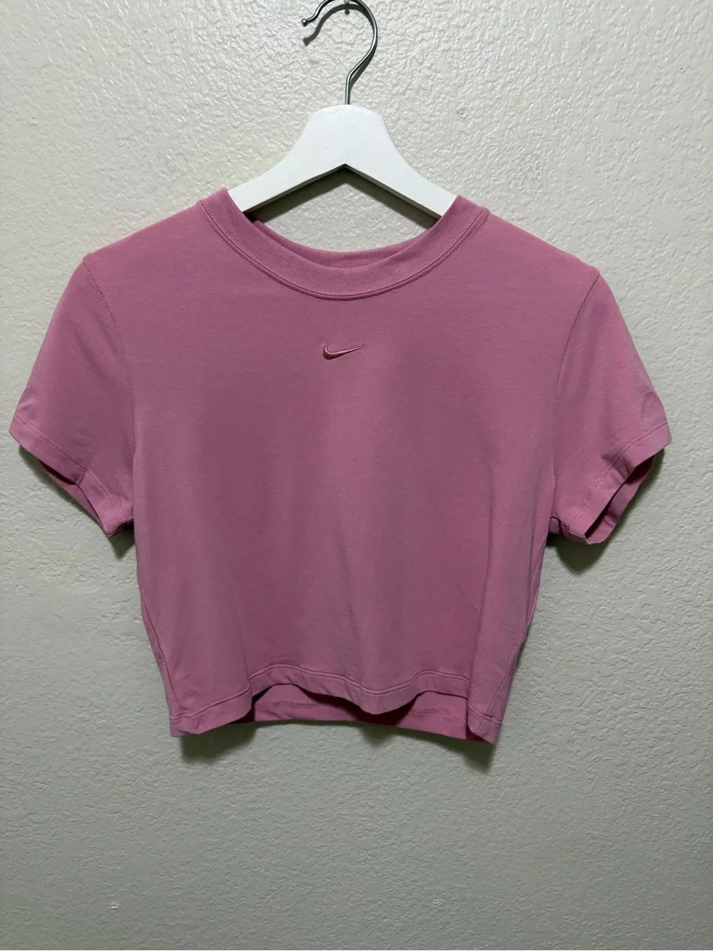 NWT Nike The Nike Tee Cropped Short Sleeve Pink Size Medium
