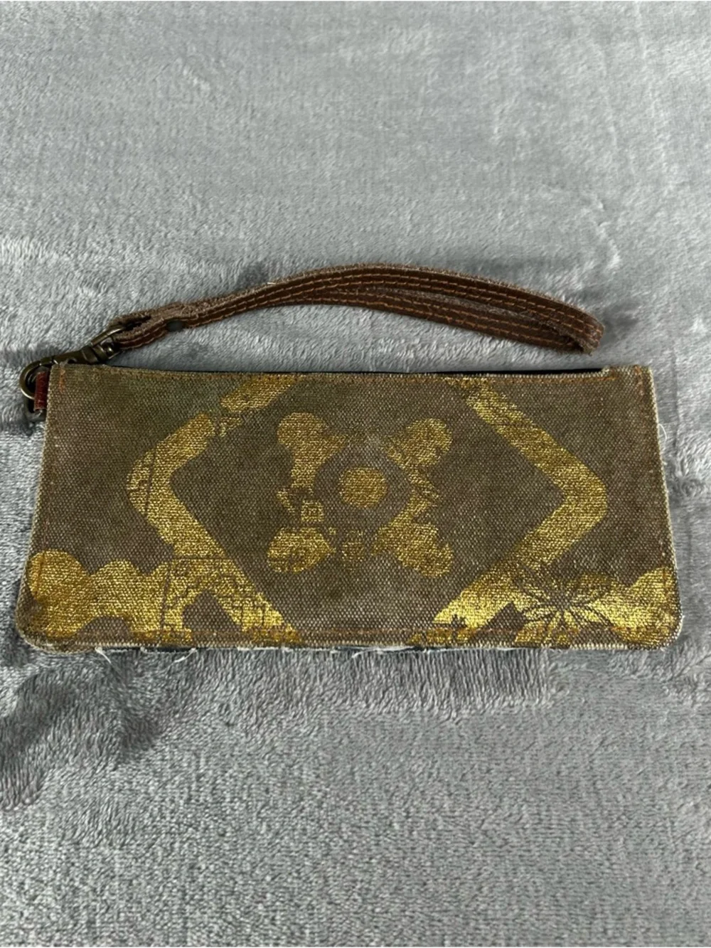 N/A compact canvas