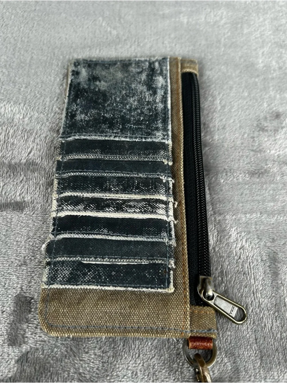 N/A compact canvas