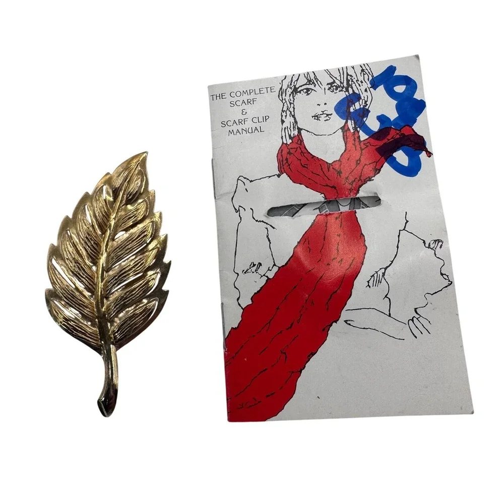 Vintage‎ Gold Leaf Scarf Clip Brooch Booklet Mid Century Retro Accessory USA