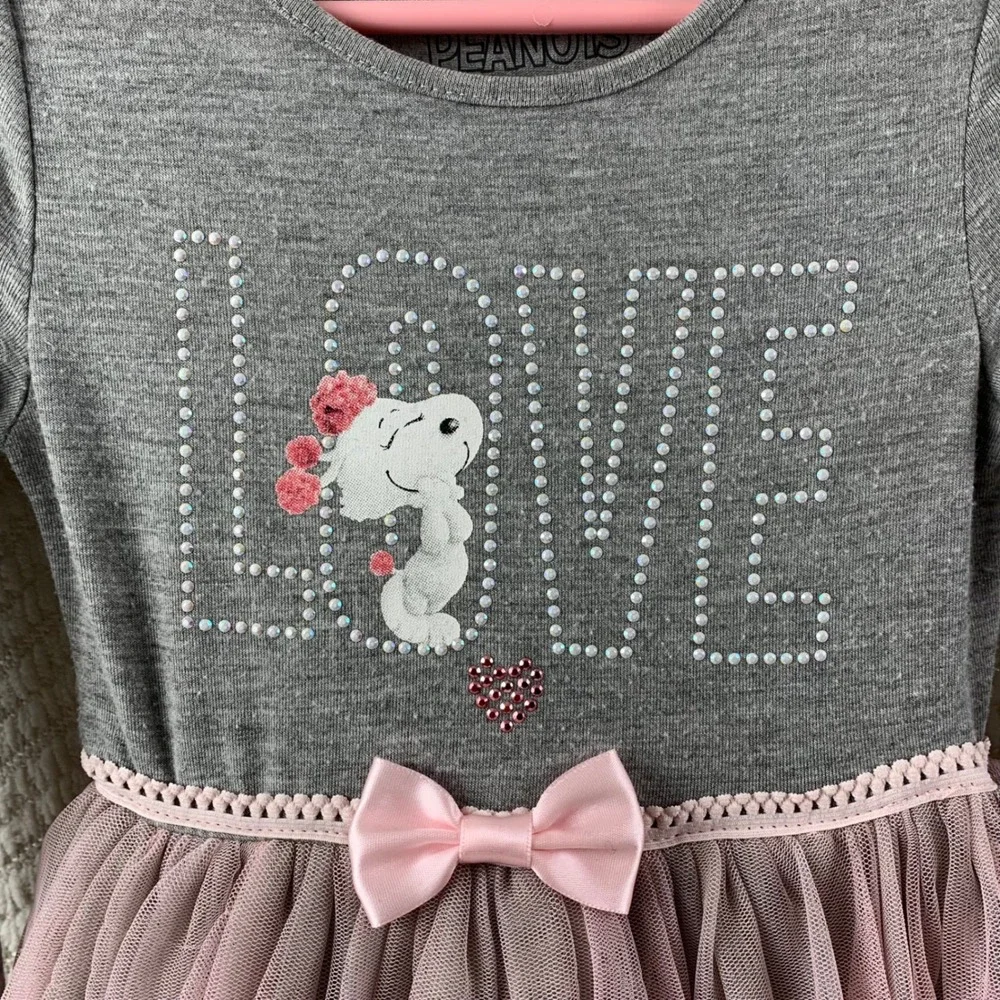 Peanuts girl snoopy