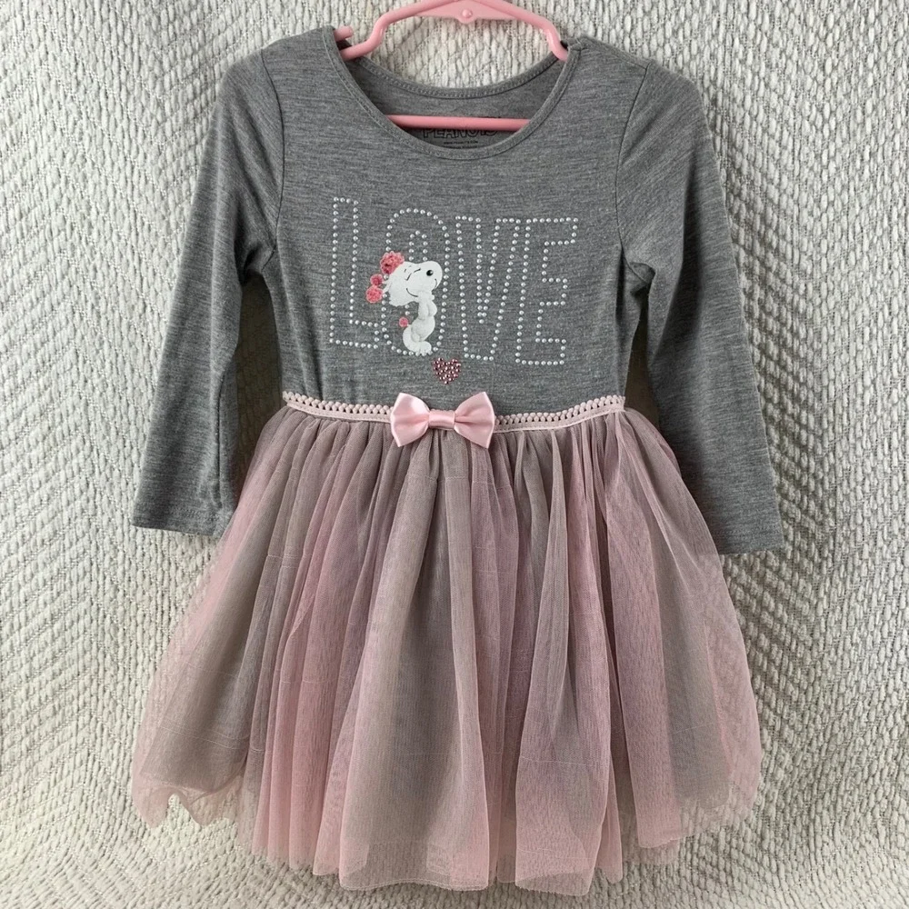 Peanuts girl snoopy
