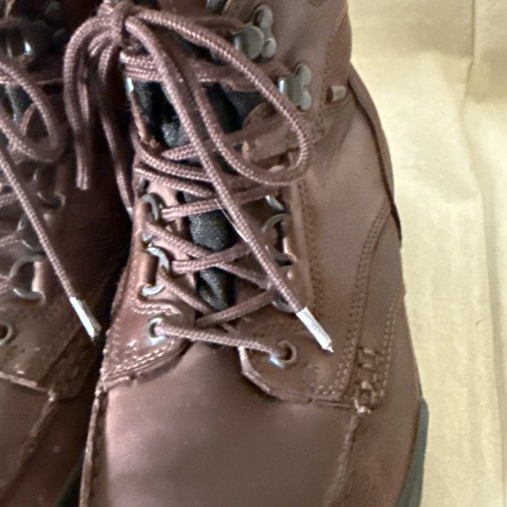 Ecco rugged track