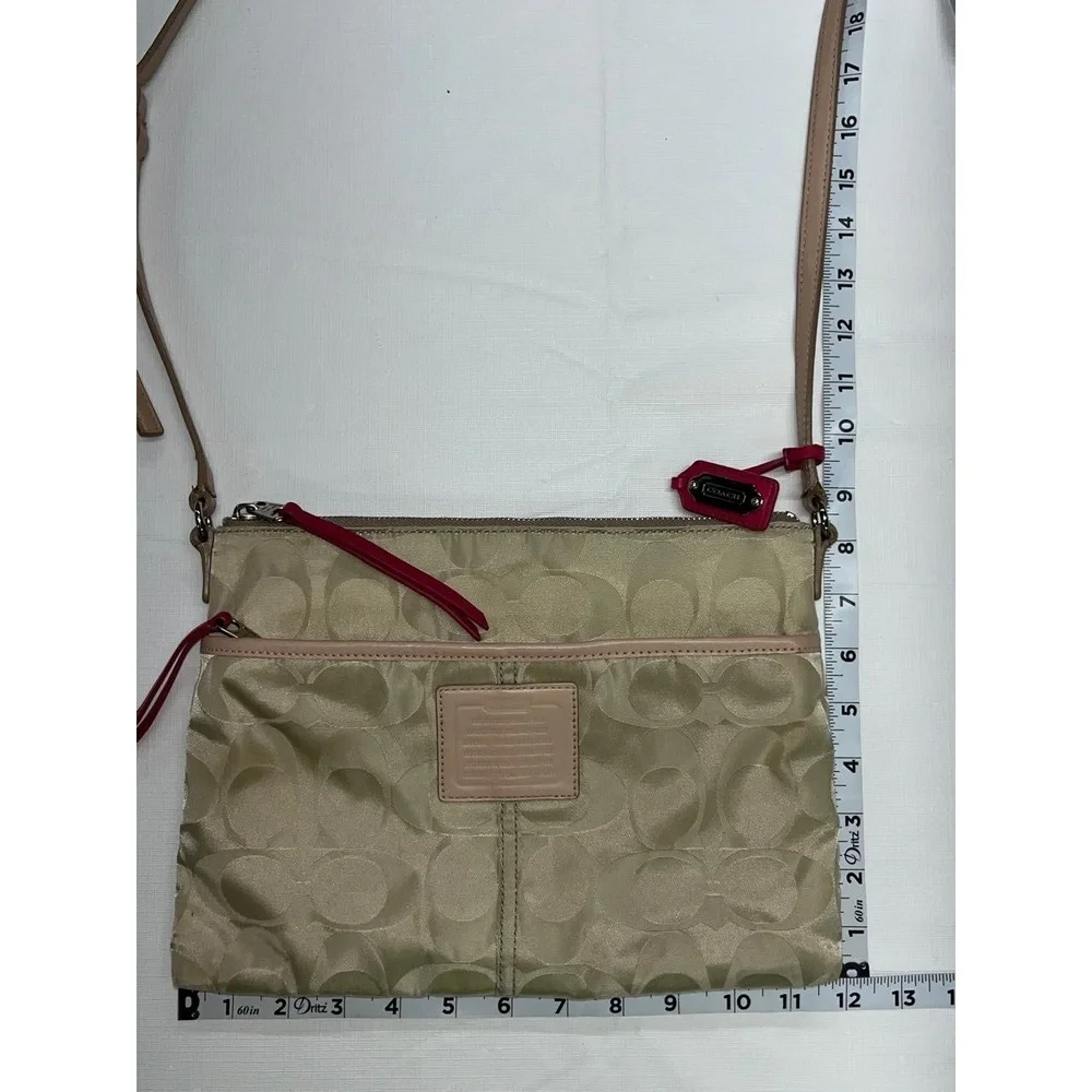Coach 20 adjustable width