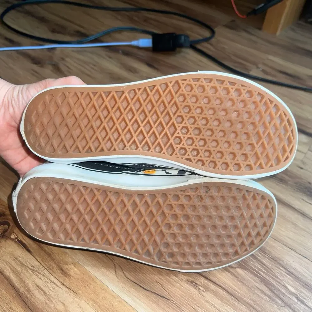 Vans black white