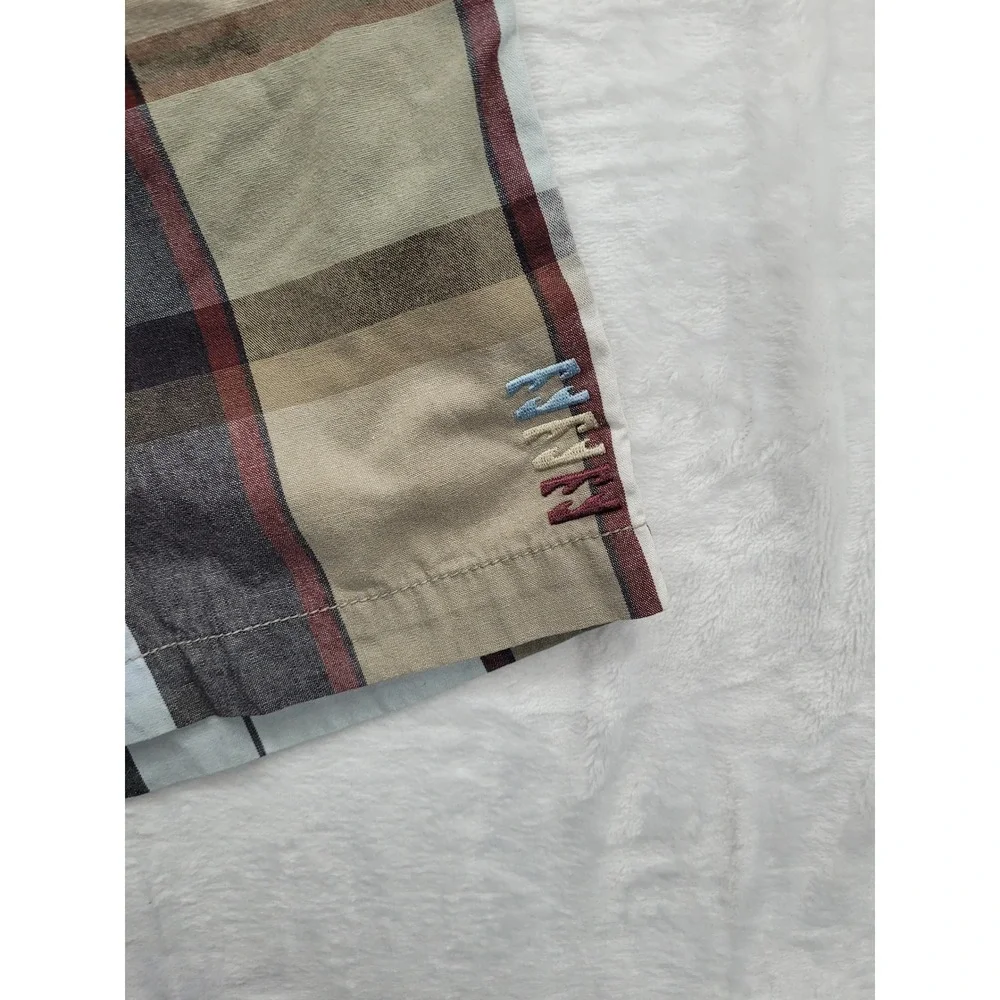 Billabong plaid walk