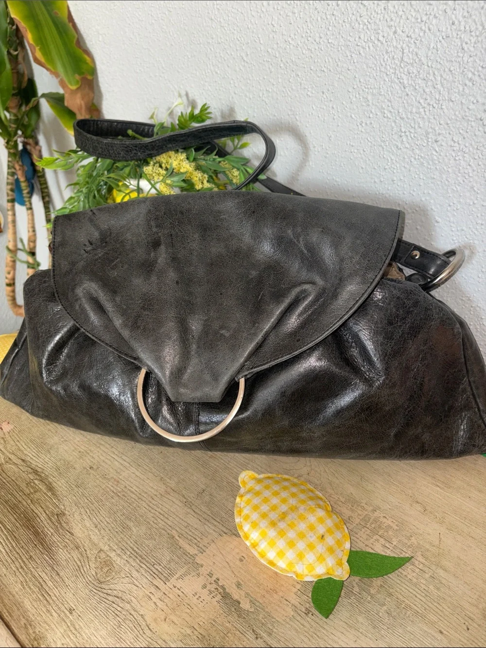 Iris Taylor Grey Leather Shoulder Bag with Silver Ring Accent