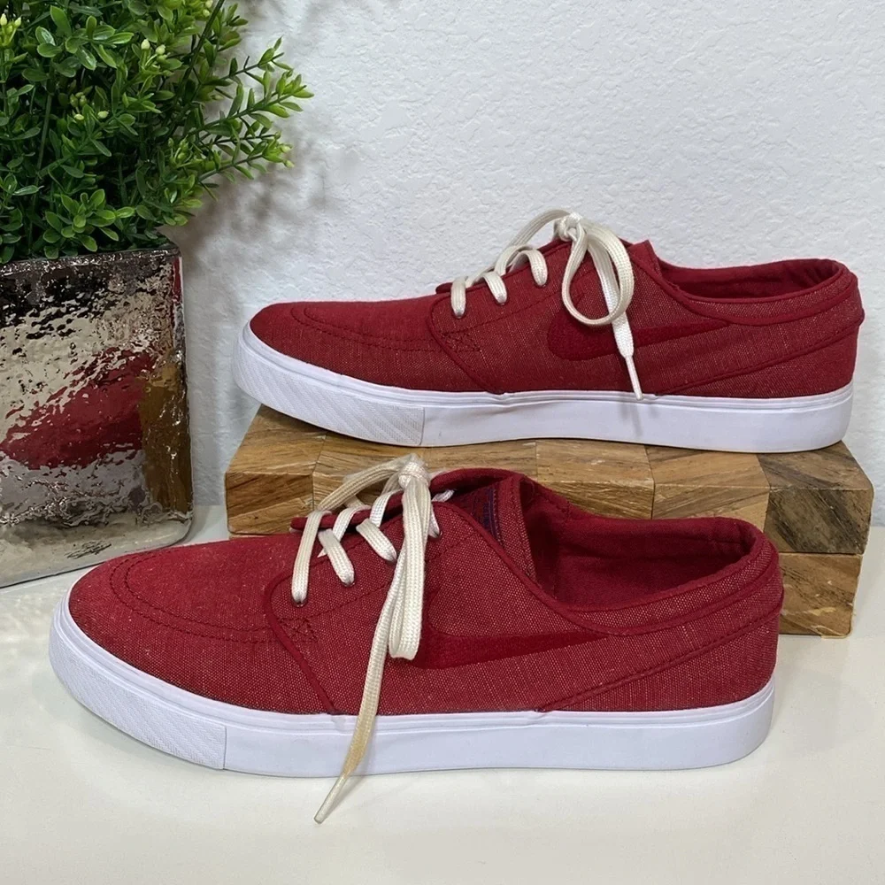 Nike excellent preowned
