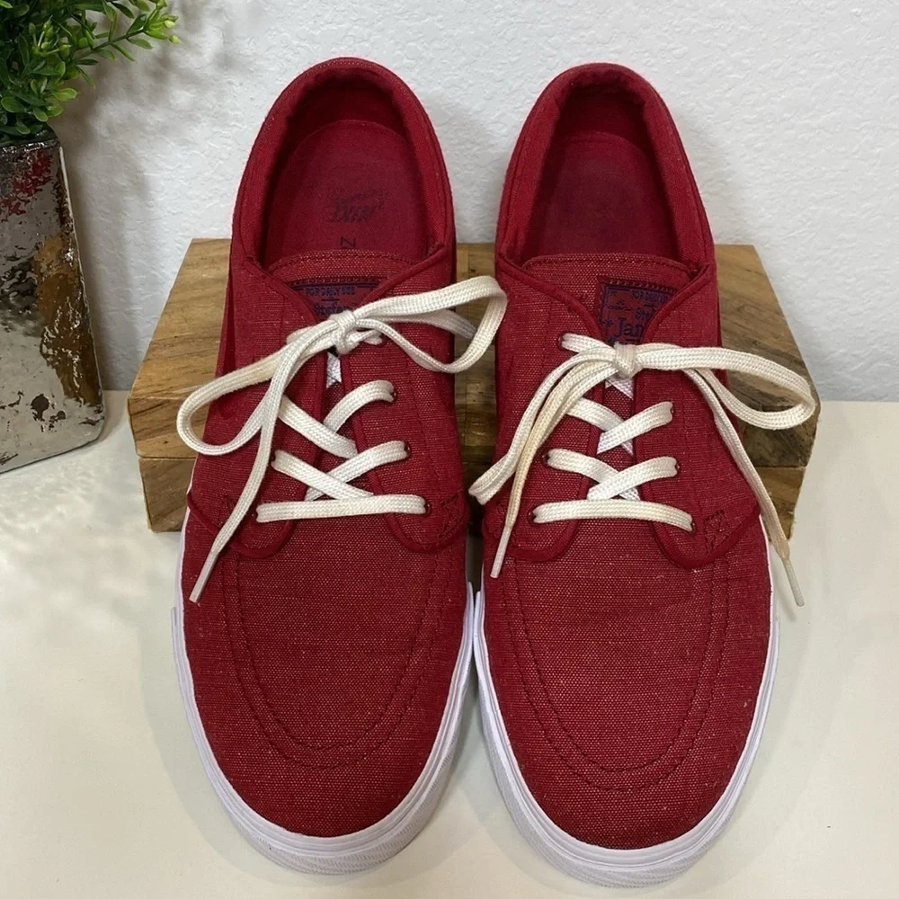 Nike excellent preowned