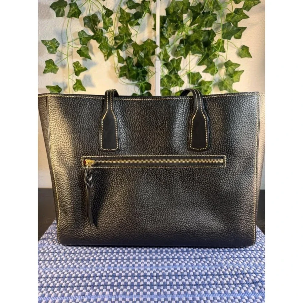 Dooney & Bourke logo frame drop
