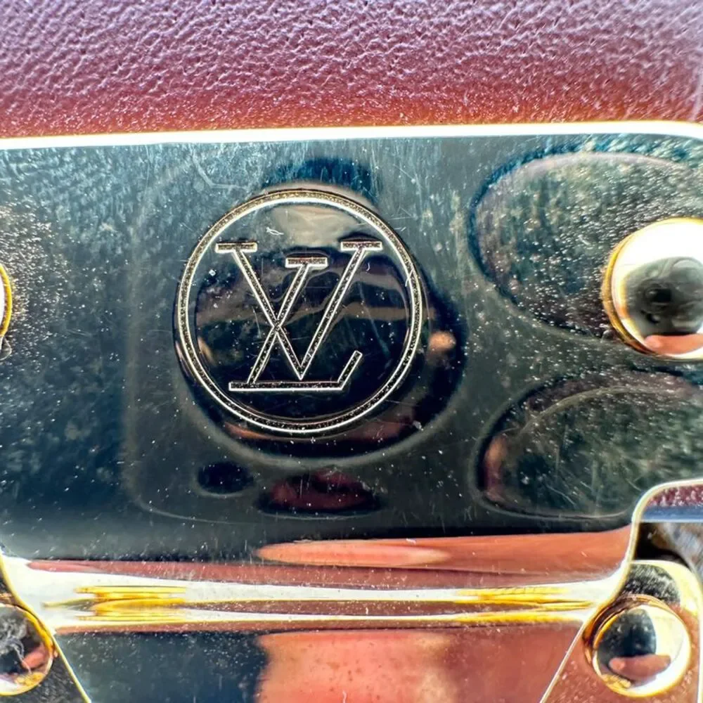 Louis Vuitton delivery duty
