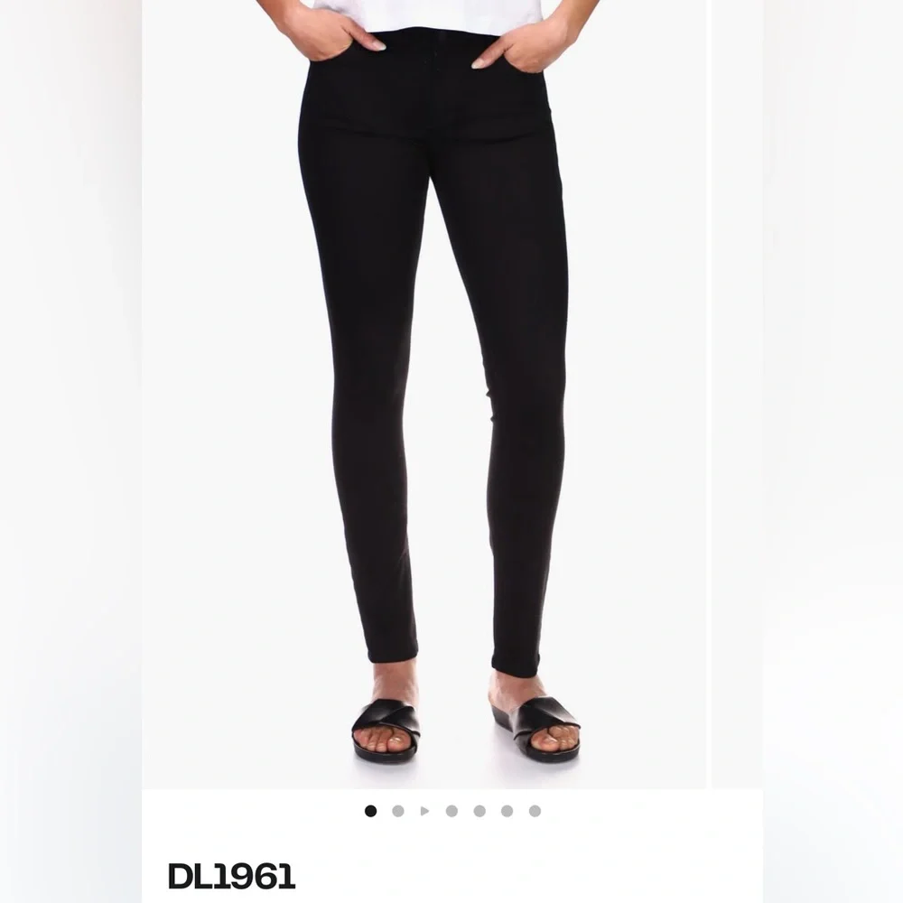 NWT- DL1961 Women Skinny Jeans - Soft & luxurious!