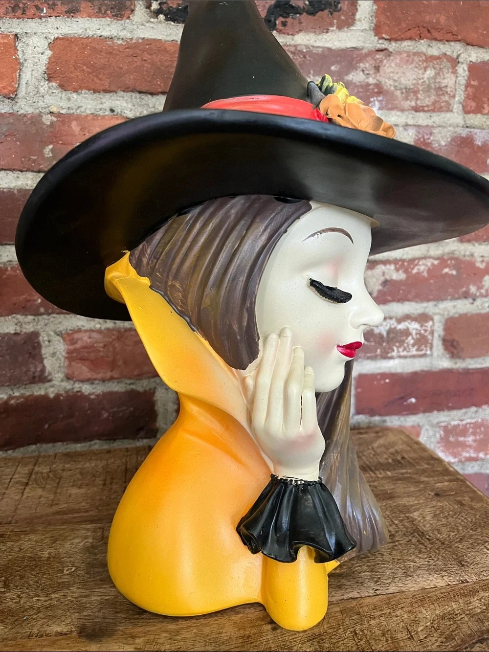 Bella Luxx decorative witch