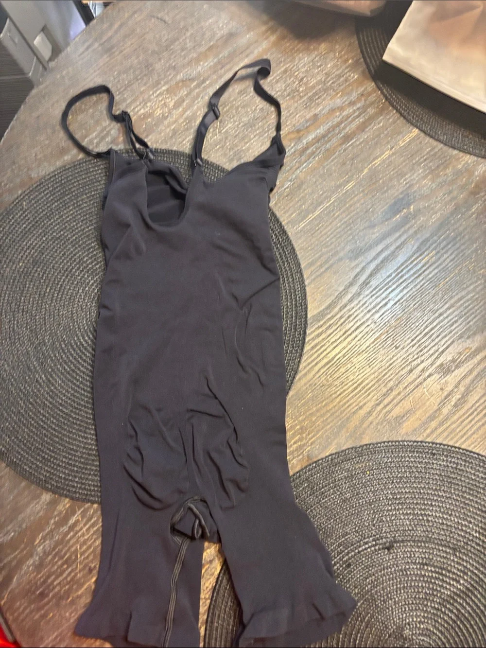 SKIMS Black seamless Sculpting mid thigh medium shortie Bodysuit (smokers)