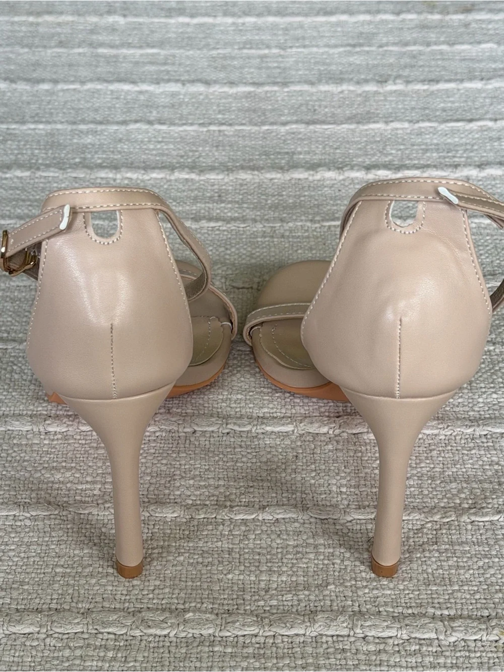 N/A elegant nude