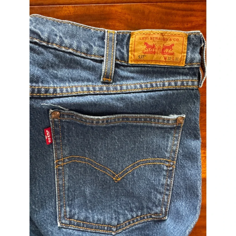 Levis levi 537