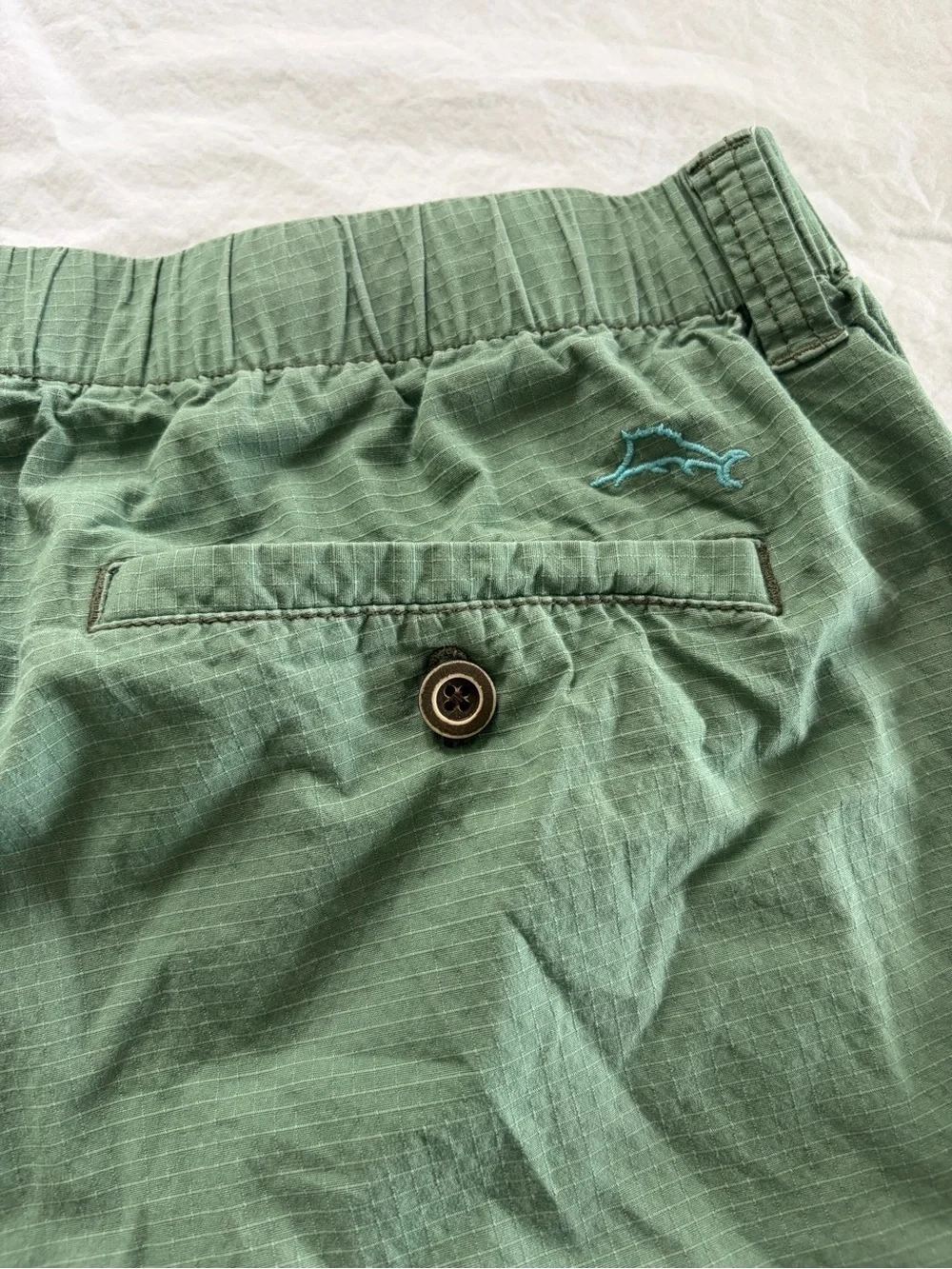 Tommy Bahama Men’s L Elastic Waist Cargo Shorts Green Marlin Shark Lining L/G