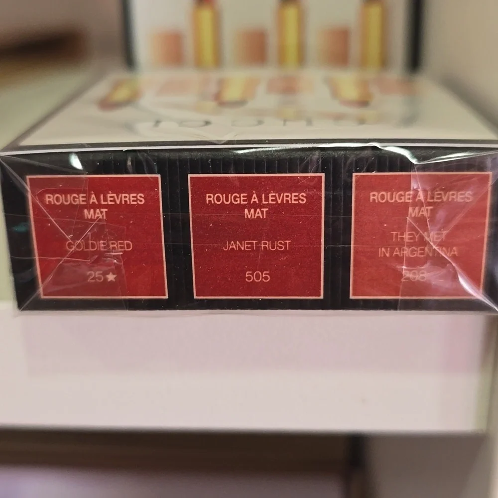 Gucci set sealed lipstick