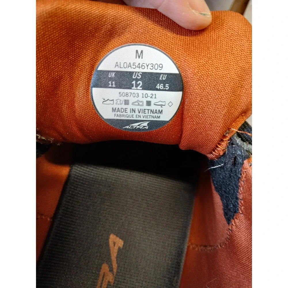 Altra hole side