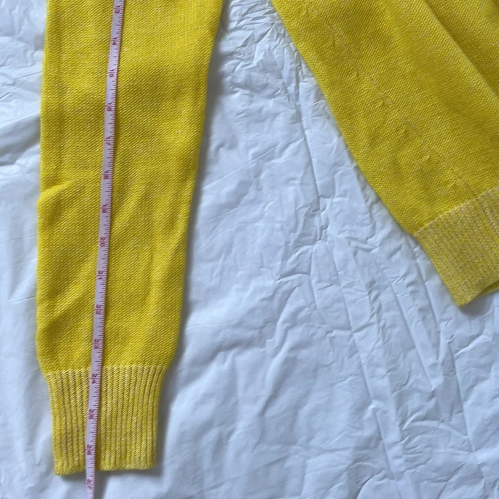 GAP sweater color