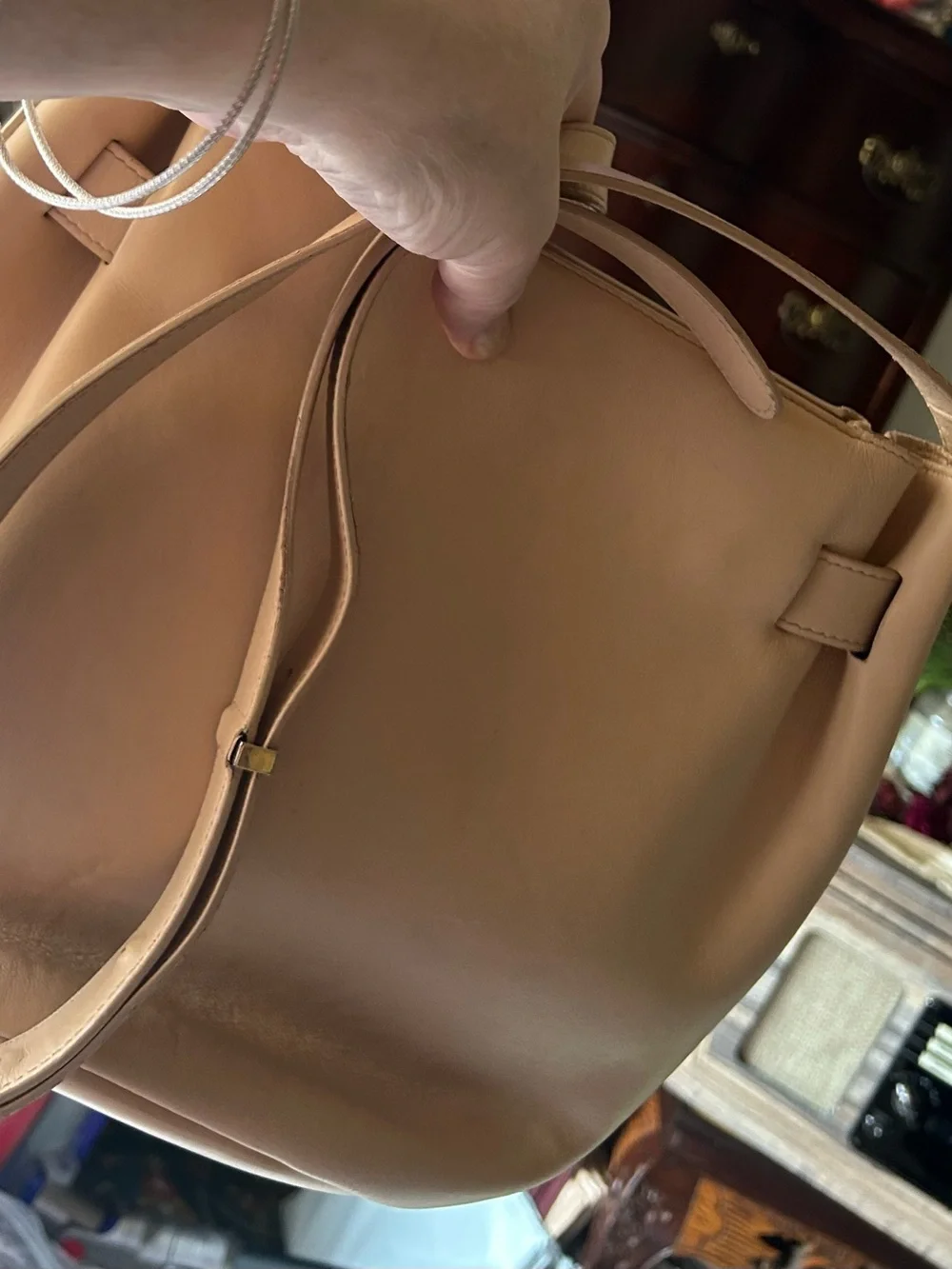 Cuyana smooth secure