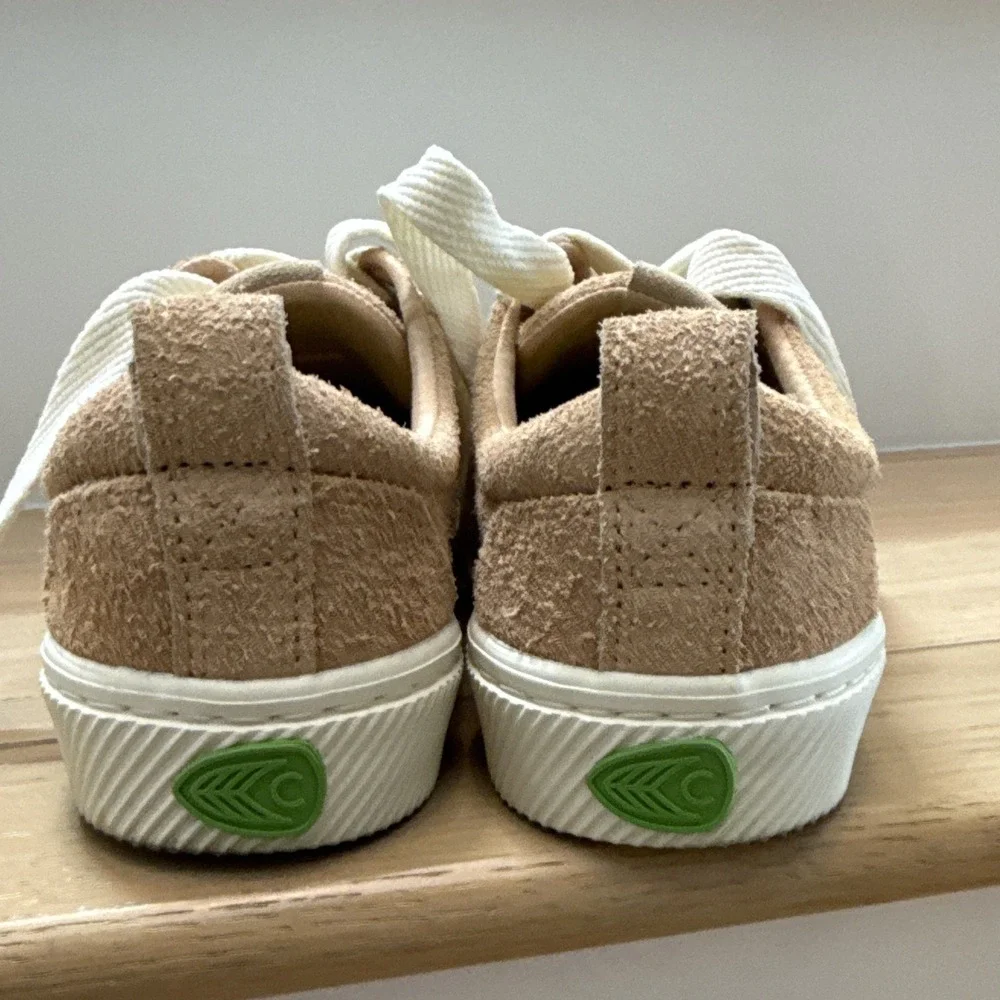 Cariuma Beige Suede Low Top Lace-Up Sneakers 100117N34W070