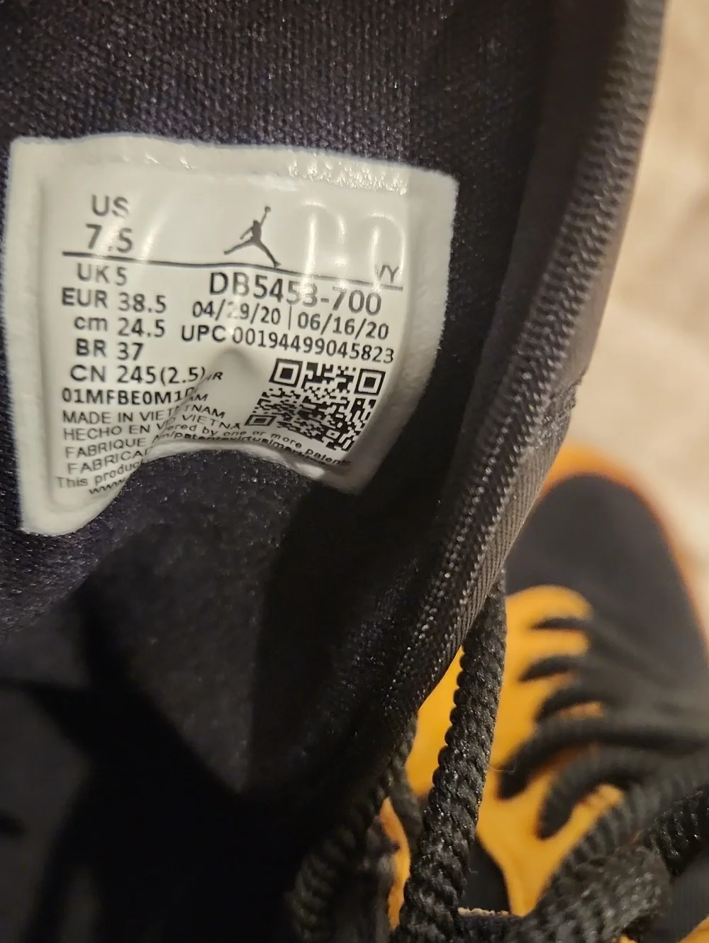 Nike Air Jordan 1 Mid SE Desert Ochre 7.5