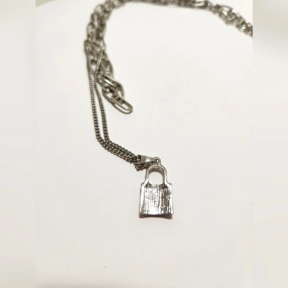 Source Unknown double chain