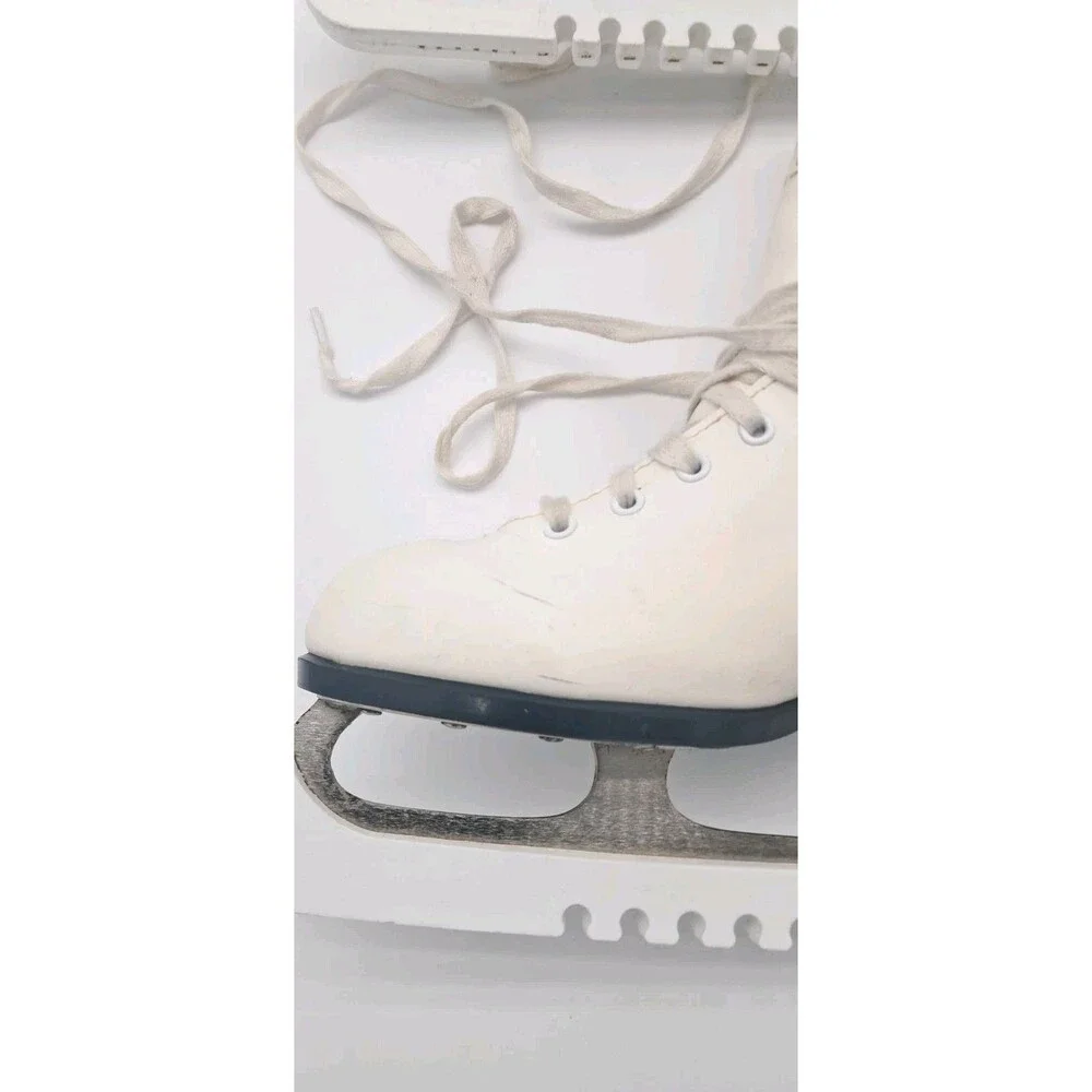 CCM Champion Deluxe Skates Ladies Sz 11 Figure Ice Skates