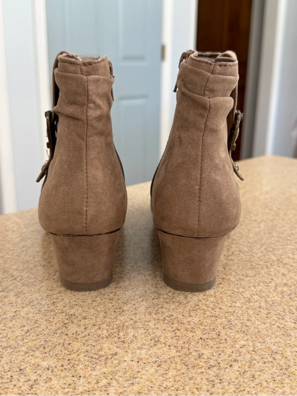 Nine West closure low textured
