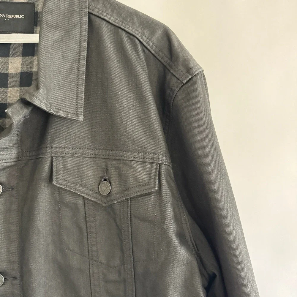 Banana Republic front owned button