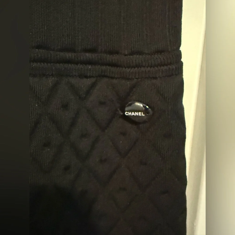 CHANEL stretch quilted