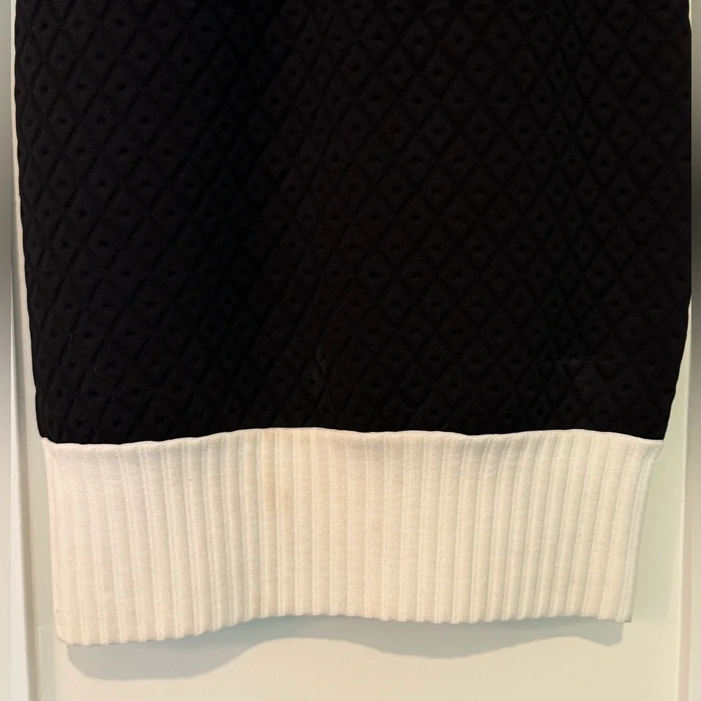 CHANEL stretch quilted