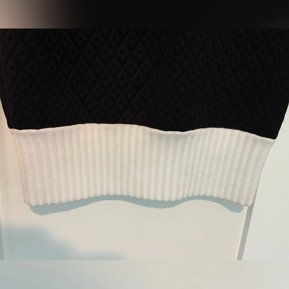 CHANEL stretch quilted