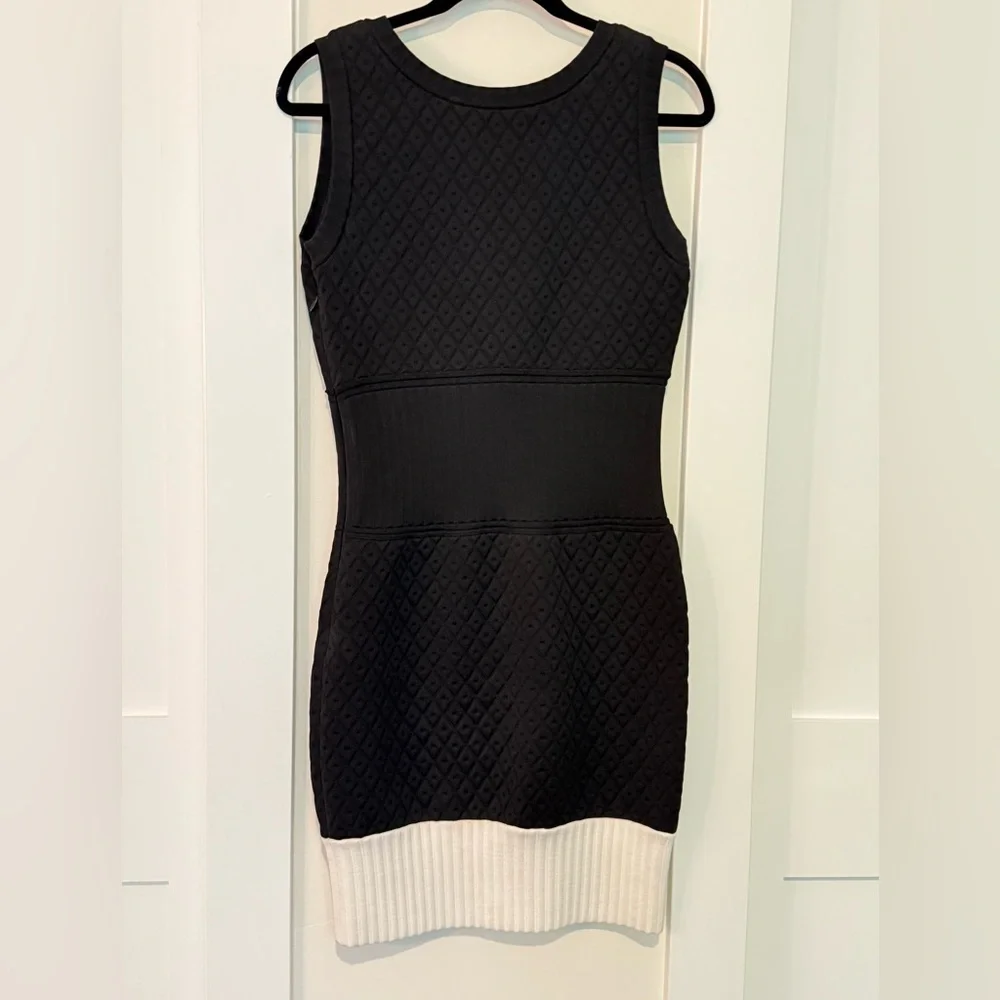 CHANEL stretch quilted