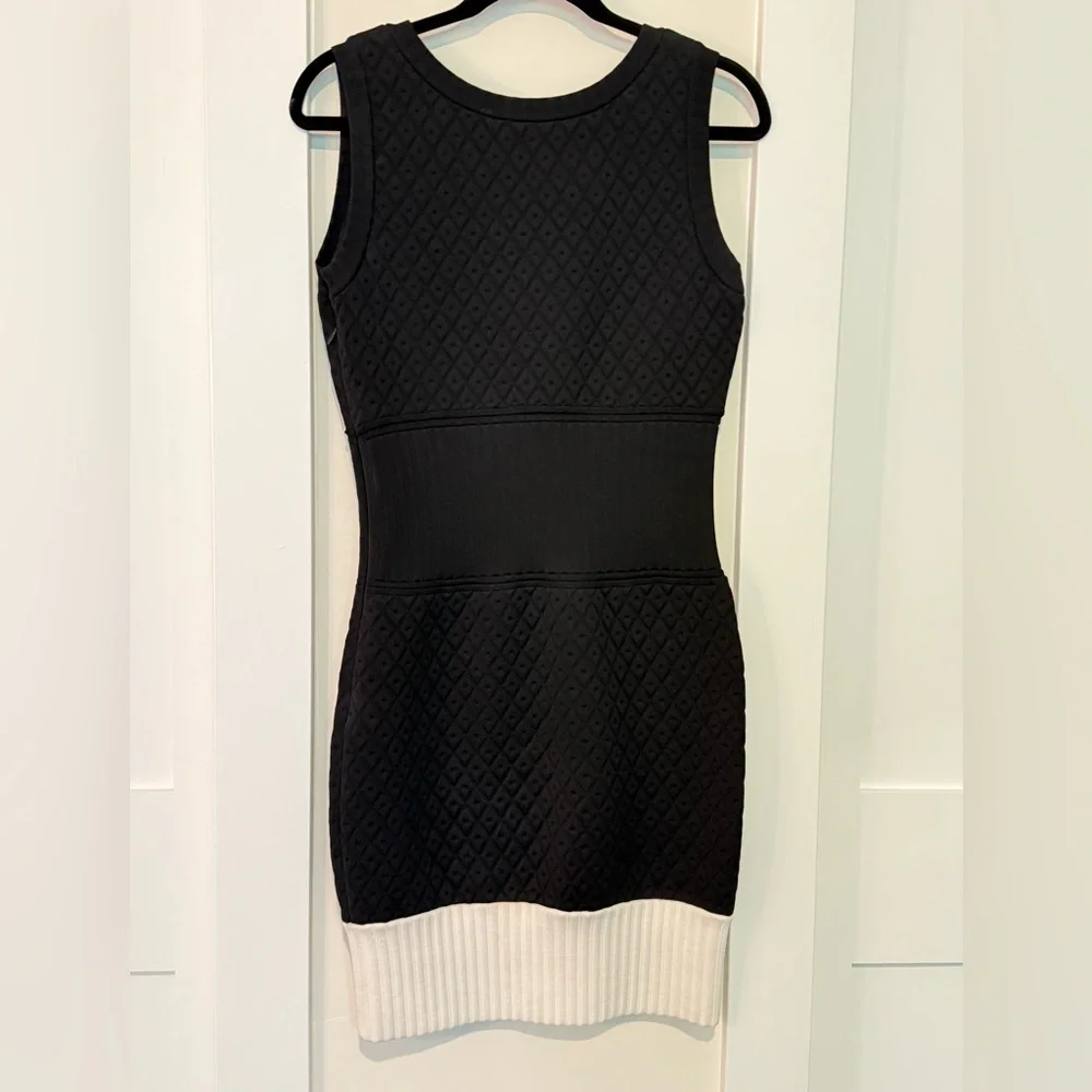CHANEL stretch quilted