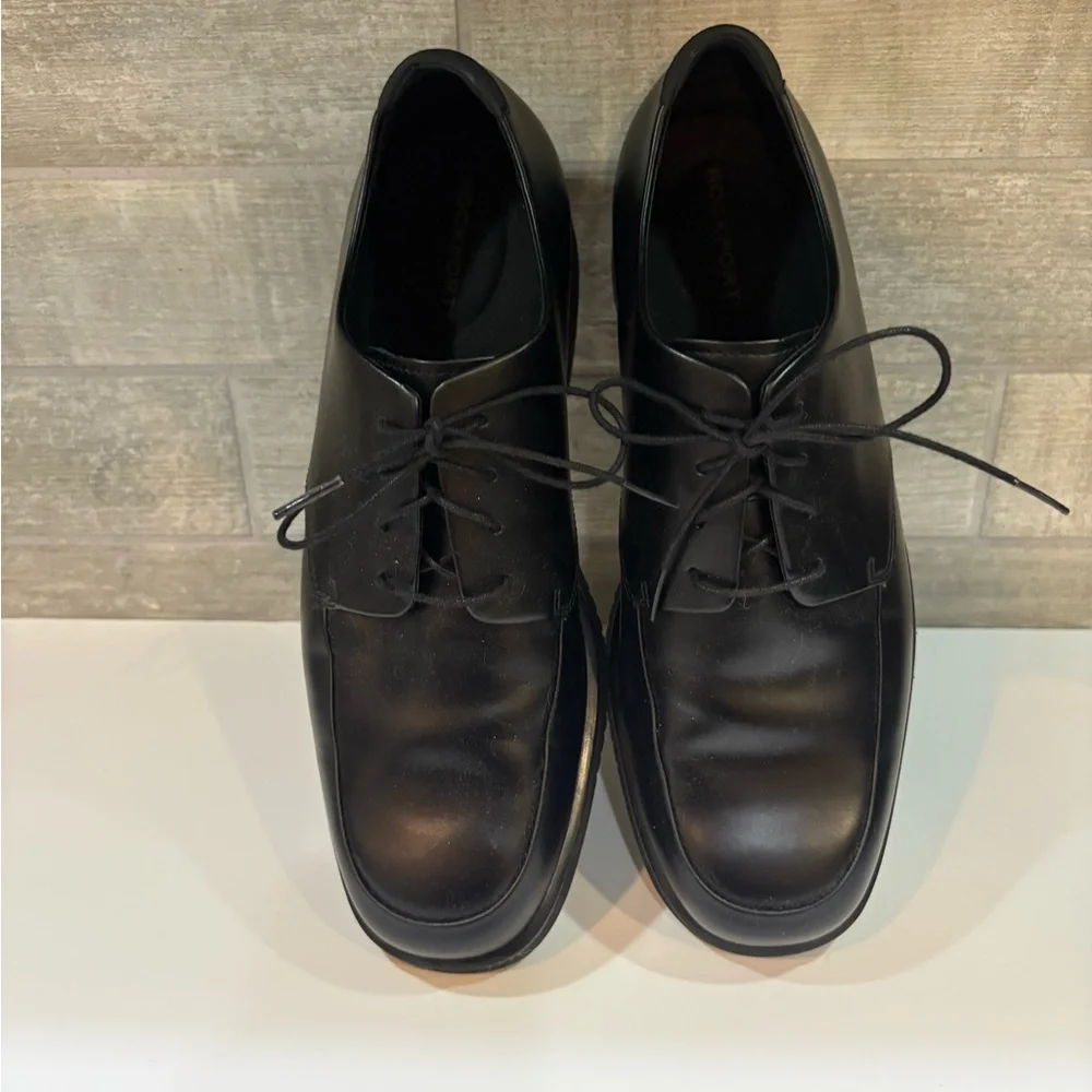 Rockport sleek black